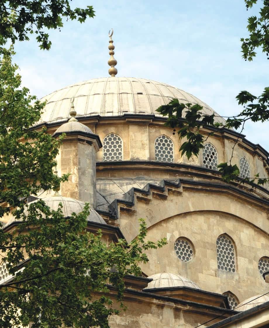 Caminin yapısı Osmanlı mimarisinin tipik örneğidir.