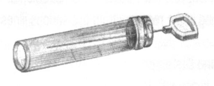 Her bir numune için bir bölme kullanılır. IV. A satırındaki boşluğa kan örneğini bırakın. Reaktiflerin karışması için Pipeti birkaç kez boşluğa daldırıp çıkarın.