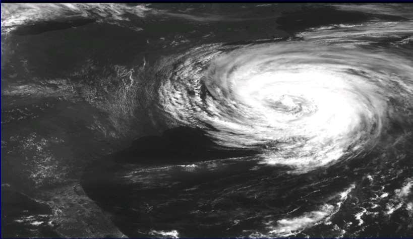 GEOS (Geostationary Operational Environmental Satellite) The GOES 9 uydusun ile kaydedien Ağustos 1995 tarihinde ABD Karolina sahilindeki Felix Kasırgasına ait görüntü Image from the GOES-9 weather