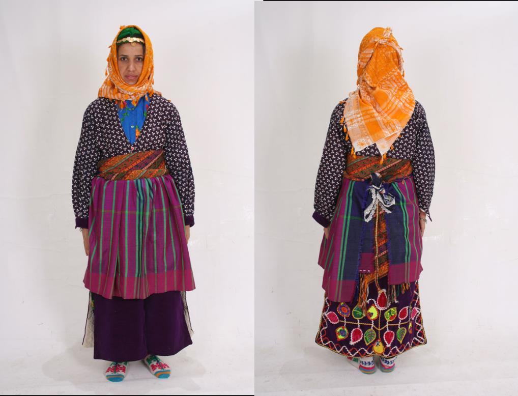 3.2 Söğüt Köyü Gelin Giyimi Söğüt köyün de gelin olan kızlar isteğe bağlı olarak iki farklı gelinlik giymektedir.