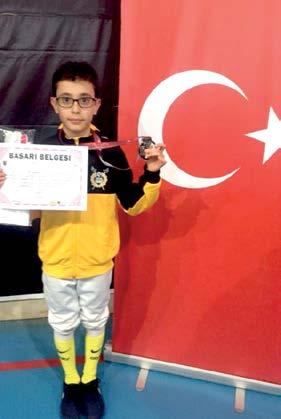 Turnuva sonunda dereceye giren sporculara madalyaları Gölbaşı Belediye Başkanı Yusuf Özdemir ve İlçe Milli Eğitim Müdürü Ali Şeyh Özdemir tarafından verildi.