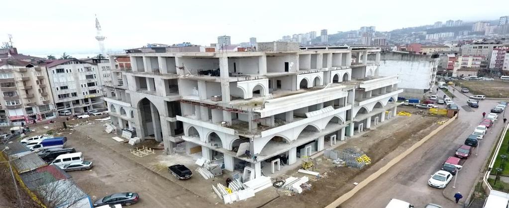 Yeni Belediye Hizmet Binası temeli 75 cm radye temel olup 624 adet jet-grout (çimento enjeksiyon) kazığı üzerine oturmaktadır. Ayrıca 288 iksa kazığı ile çevrelenmiştir. Kaba inşaat 03.06.
