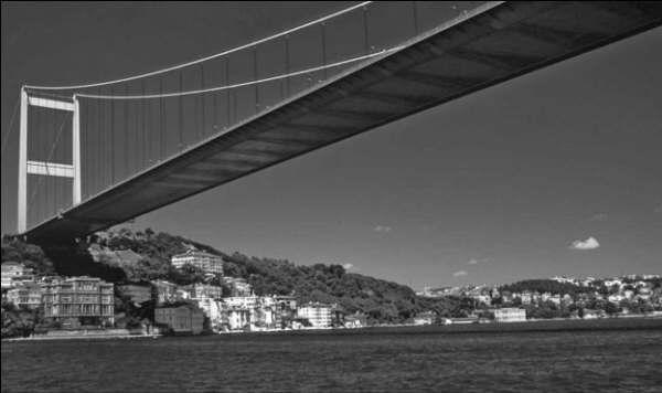 Tekst 15 1p 35 Wat is uit het onderzoek van de Technische Universiteit van İstanbul naar voren gekomen? A De stroming van het water in de Bosporus is veel sterker dan in de oceaan.