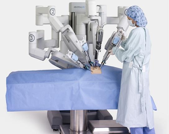 Robotik cerrahinin hastaya kazandırdıkları şu şekilde sıralanabilir; uygulamalar, özellikle kanser cerrahisinde, daha az kan kaybına neden olur.