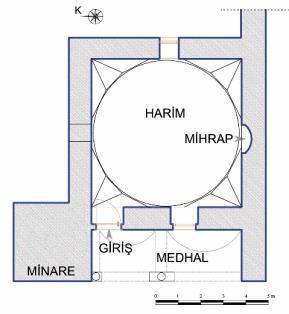 Anadolu Selçuklu dönemi mescitleri; harim (kapalı kısım), medhal (hazırlık mekânı) ve minare şeklinde üç kısımdan meydana gelmektedir.
