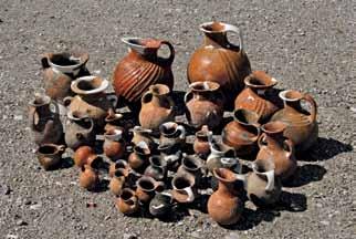 A group of EBA II pottery found during the 2009 season Yerleşmenin güneyi, özellikle de güneybatı köşesi, kuşku yoktur ki stratejik açıdan çok önemli bir yerdi.