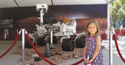 Akademi2 şimdi Akgiray ın kızı Zeynep, Curiosity nin gerçek boyutlu maketiyle. bunlar normal, hiç yapılmamış bir şey yapıyorsun. Ben JPL de işe girerken, iki tam işgünü beş grupla mülakat yaptım.