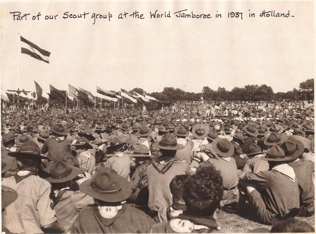 Tarih boyunca izcilik insanları bir araya getirmiştir. Resimde 1937 Jamboree'sinden bir kesit görüyorsunuz.
