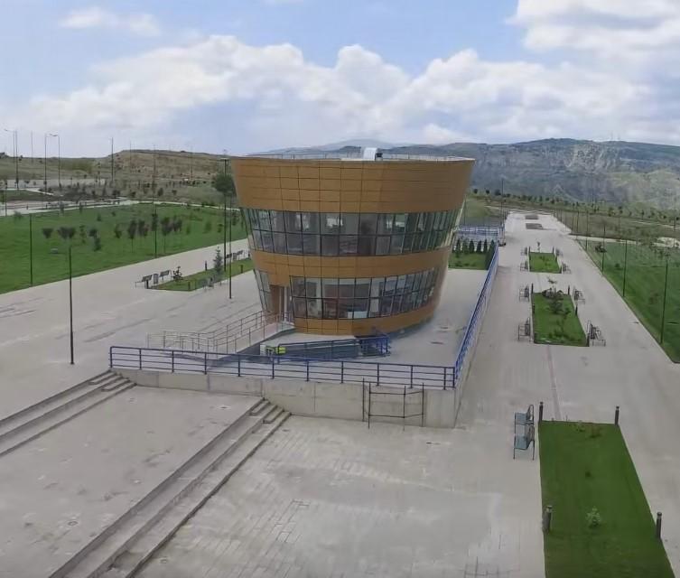 Yukarıda yer alan yatırımlara ilave olarak; Uluyazı Yerleşkesi içerisinde 9.500 m 2 kapalı alana sahip Merkezi Kütüphane inşaatı tamamlanmış olup 2017 yılı içerisinde hizmete açılmıştır.