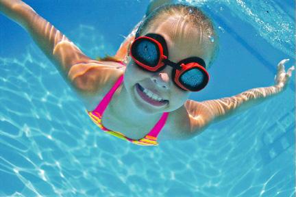 SPOR YÜZME 3 ve 4.Sınıflar Vücut kaslarını bir bütün olarak çalıştıran yüzme sporu, büyüme çağındaki çocukların bedensel gelişimini olumlu yönde etkiler.