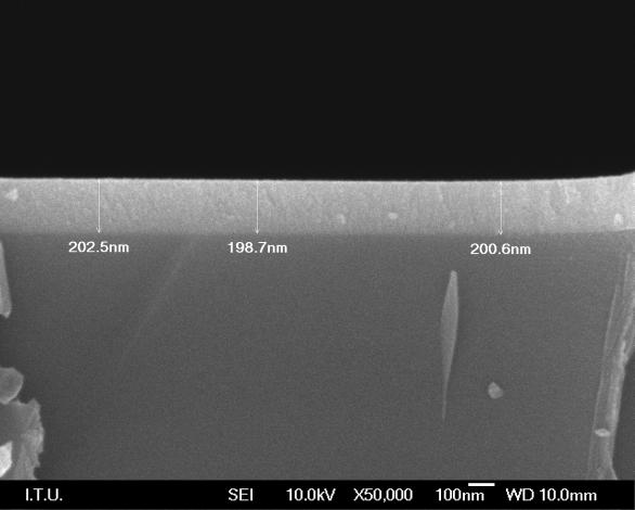 Kesitten görüldüğü gibi kaplama kalınlığı porozitesiz ve düzgün bir ince film morfolojisi elde edilmiştir. Kesit görüntüsüne bakıldığında kaplama 200,6 nm civarında çıkmıştır.
