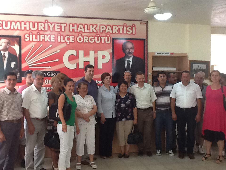 CHP MERSİN İL-İLÇE ÖRGÜTLERİ, BELEDİYELER VE KÖYLERE YÖNELİK YAPILAN ÇALIŞMALAR 1. Anamur CHP İlçe Örgütünü ziyaret ederek ilçe yöneticilerinden çalışmaları hakkında bilgi aldı. 10.07.2012 2.