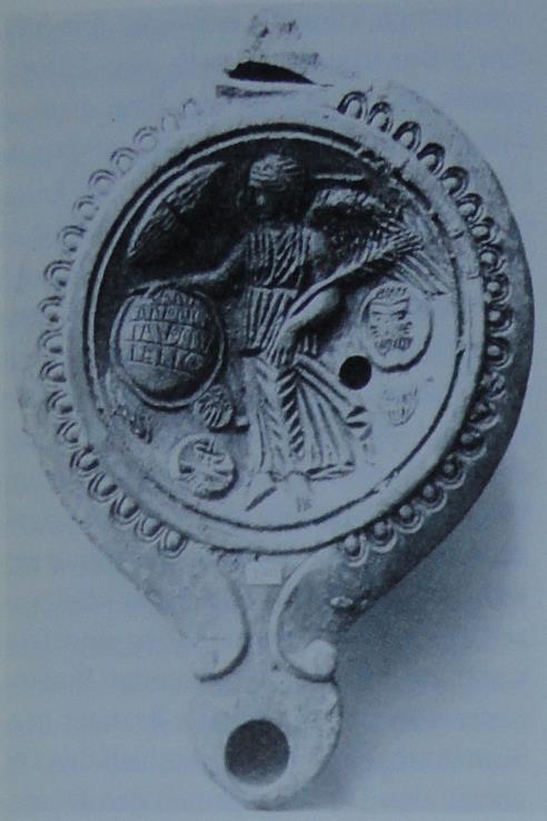 125 Resim 13: M.Ö. 4. Yüzyıla Tarihlenen Atina Kandili (Bailey 1975, 52, Pl.