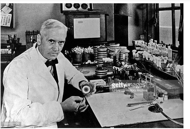 İskoç doktor ve biyolog Sir Alexander Fleming e (1881-1955) Şüphesiz devrim yaratan buluşların başında antibiyotikler gelmektedir.