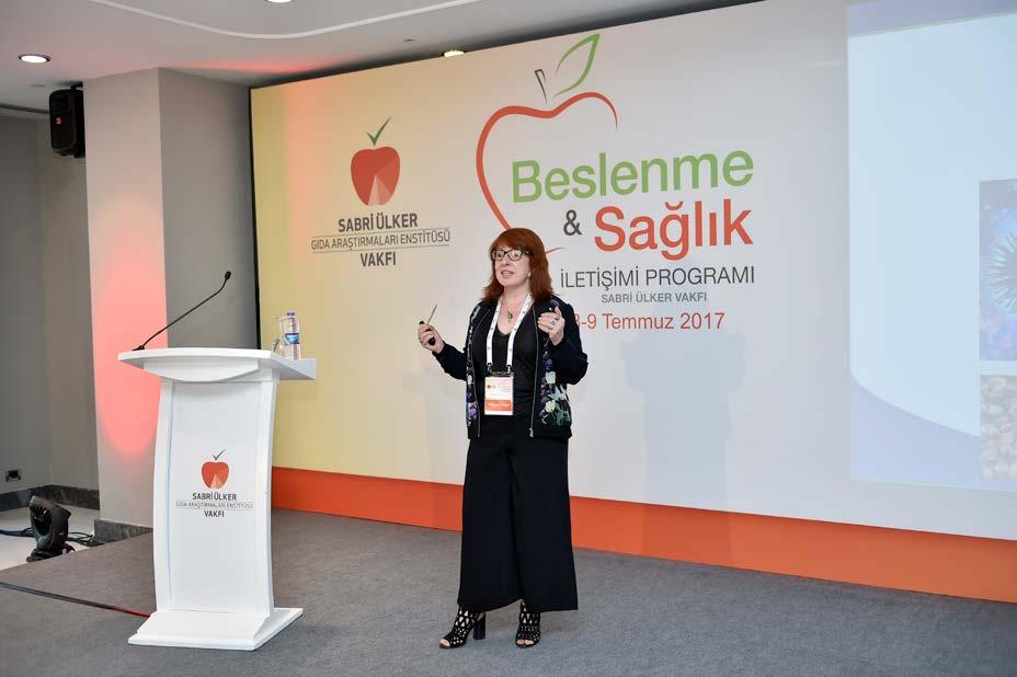 38 PROJE VE ETKİNLİKLER BESLENME ve SAĞLIK İLETİŞİMİ PROGRAMI 8-9 Temmuz 2017, İstanbul 1 2 Beslenme ve Sağlık İletişimi Programı nda bilim insanları ile iletişimcileri buluşturduk ve beslenme /