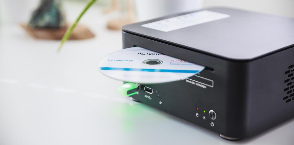 synedra Disk Import Box Hasta CD ve DVD lerin hızlı ve kolay arşivlenmesi Birçok sağlık kuruluşunda görüntü verileri içeren hasta CD ve DVD leriyle çalışmak, iş akışında bir zorluk oluşturmaktadır.