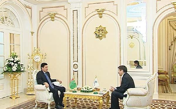 ülkedir. Türkmen halkının devlet başkanlarına olan sevgisi ve saygısının kaynağını ise, kalbi vatanı ve milleti için atan Türkmenbaşı nın her yönüyle örnek kişiliğidir.
