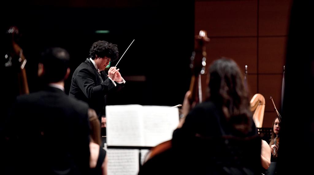 eğilimlerine göre yarışmada bunu gözden geçirmeniz gerekir. Sanatsal duyarlık kadar zekayı kullanmak da önem kazanıyor. Mahler Yarışması na katıldığımda 21 yaşındaydım.