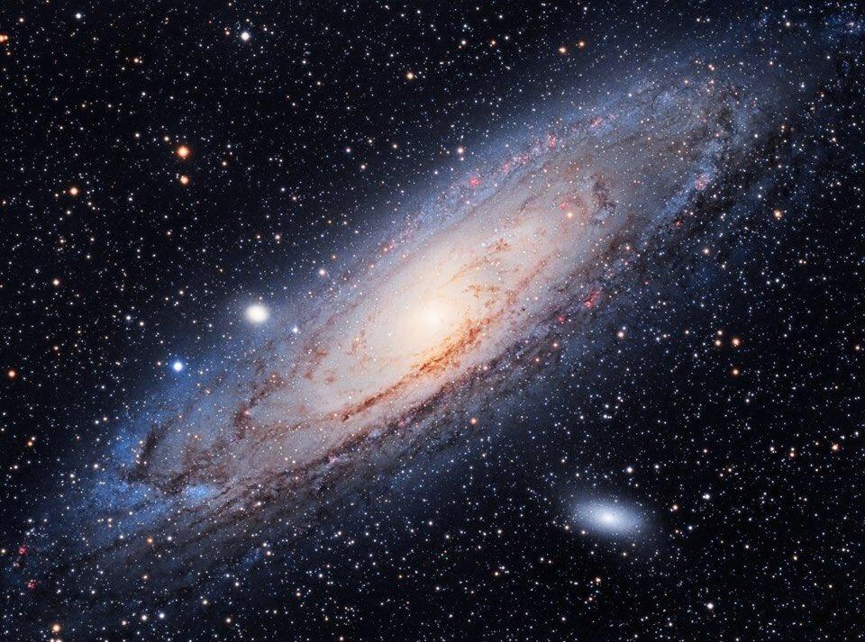 Bize en yakın büyük spiral galaksi olan Andromeda (Messier 31). Fotoğraf, NASA tarafından değil, uzman astrofotoğrafçılarımızdan Mehmet Ergün tarafından çekilmiştir.