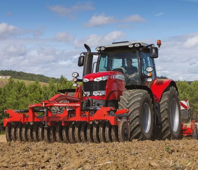 Massey Ferguson MF 900 yükleyici serisi ile sorunsuz çalışan bu çok fonksiyonlu kumanda kolu bahçede veya tarlada malzemelerin daha verimli taşınmasını sağlar.