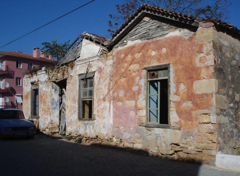 Çeşme den mütevazi bir konut örneği: