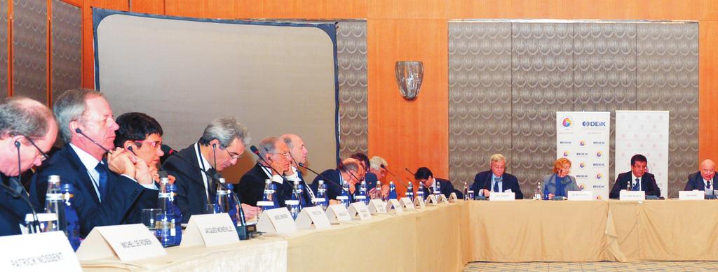 m Ekonomi Bakanı Nihat Zeybekci, Kentsel Gelişim, Altyapı ve Sağlık Sektörü Projeleri paneline katıldı.