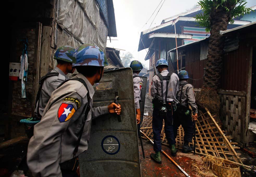 ARAKAN RAPORU 5 1962 Askerî Darbesi Burma da 1962 darbesine kadar olan süreçte Müslümanlara yönelik baskı ve zulüm devam etmiştir.