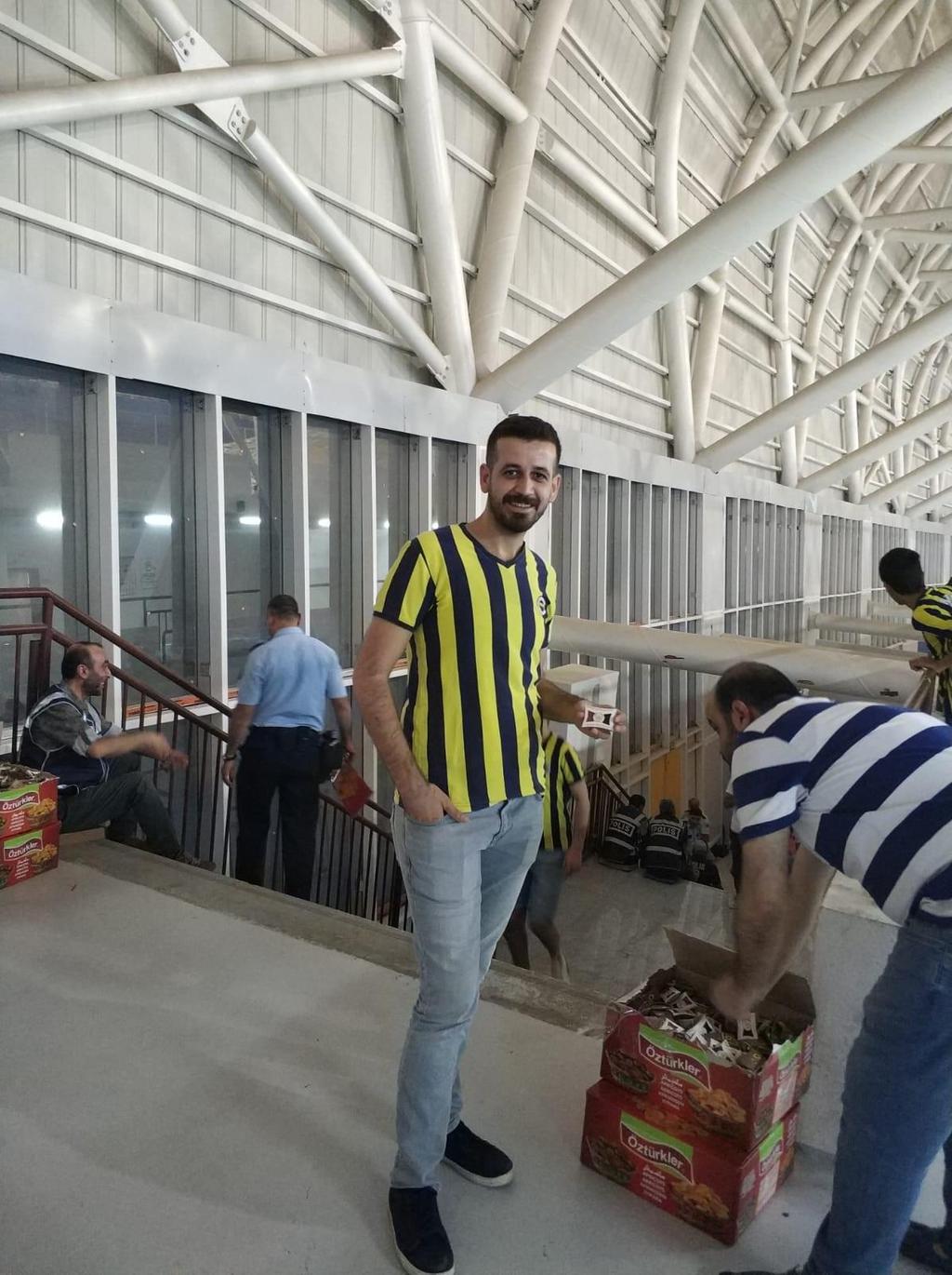Fenerbahçeli taraftarlara kayısı ikram edildi MALATYA (İHA) - Spor Toto Süper Lig in 2.