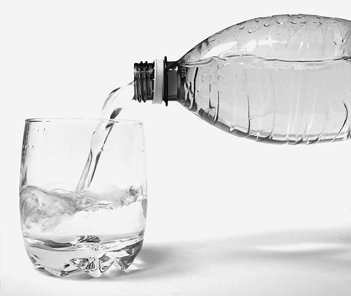 Tekst 11 Susuz kalmak! İngiliz King s College Psikiyatri Enstitüsü nün bir araştırmasına göre; yeterince su içmemek, beyindeki gri maddenin azalmasına neden olmaktadır.