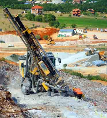 Titaş, otoyol projelerindeki kazıdolgu, drenaj, her türlü menfez ve ocak işletmesi ile konkasör çalıştırılmasının yanında, büyük şehirlerin içme suyu ve atık suyu şebekeleri ile enerji, haberleşme,