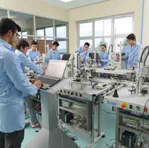 Okulumuzda endüstriyel otomasyon, makine teknolojileri ve kimya teknolojileri alanlarında, 62 öğretmen ve 429 öğrenciyle eğitime devam edilmektedir.
