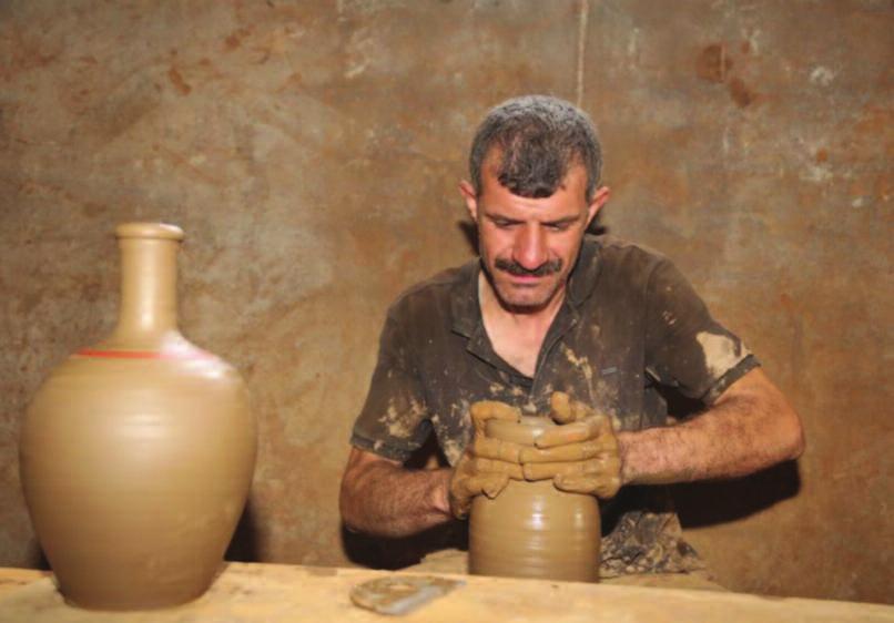 İç Anadolu Bölgesi nde Nevşehir, Aksaray, Kırşehir, Kayseri ve Niğde illeri arasında yer alan Türkiye nin önemli bir turistik bölgesi Kapadokya Pers İmparatorluğu zamanında Güzel Atlar Ülkesi