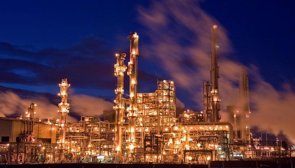 Rafineri Ham maddeleri Ham Petrol, Doğal gaz ve kondensatlar olabilir. Crude oil is the term for "unprocessed" oil, the stuff that comes out of the ground.