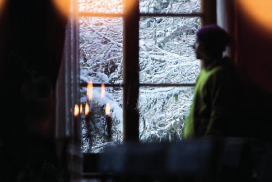 pencereden dışarı baktıkça kalınlığı hiç durmadan artan bir kar tabakası ve şiddeti hiç azalmadan süren bir fırtınayla karşılaşıyor, sıcak evimizde sevdiklerimizle birlikte olmanın mutluluğunu