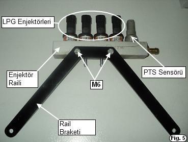 Benzin enjektör railinin orjinal bağlantı parçası iptal edilip, resimde görülen Gaz piposu ayağı kulanarak