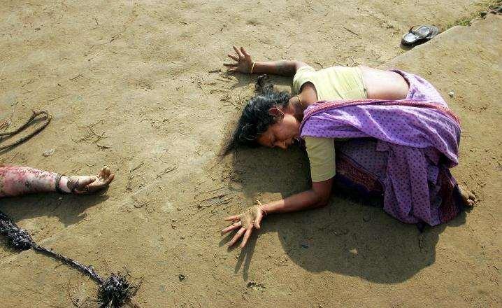 Uluslararası haber ajansı Reuters ten, 30 yıla damgasını vuran fotoğraflar 28 Aralık 2004, Hindistan'da tsunamide yakınını yitiren