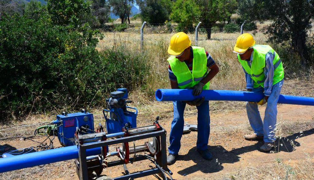 İçme Suyu Hatları Yapıyoruz Muğla Gelişiyor Muğla Değişiyor İçme suyu hattı bulunmayan Reşadiye mahallesine 1295 metre uzunluğunda içme suyu imalatı gerçekleştirdik.