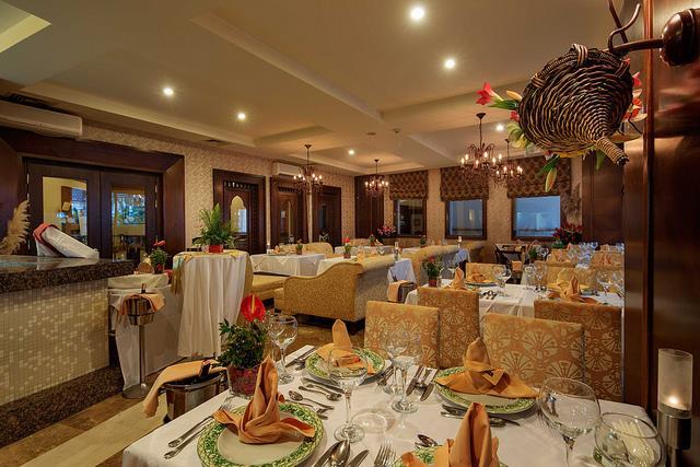 A LA CARTE RESTORANLAR RESTORAN KONSEPT SERVİS SAATLERİ & SUNUMLARI İSTANBUL RESTAURANT TÜRK MUTFAĞI Ala carte 19:00 21:30 KAPASİTE MÜZİK AÇIKLAMA 40 Pax