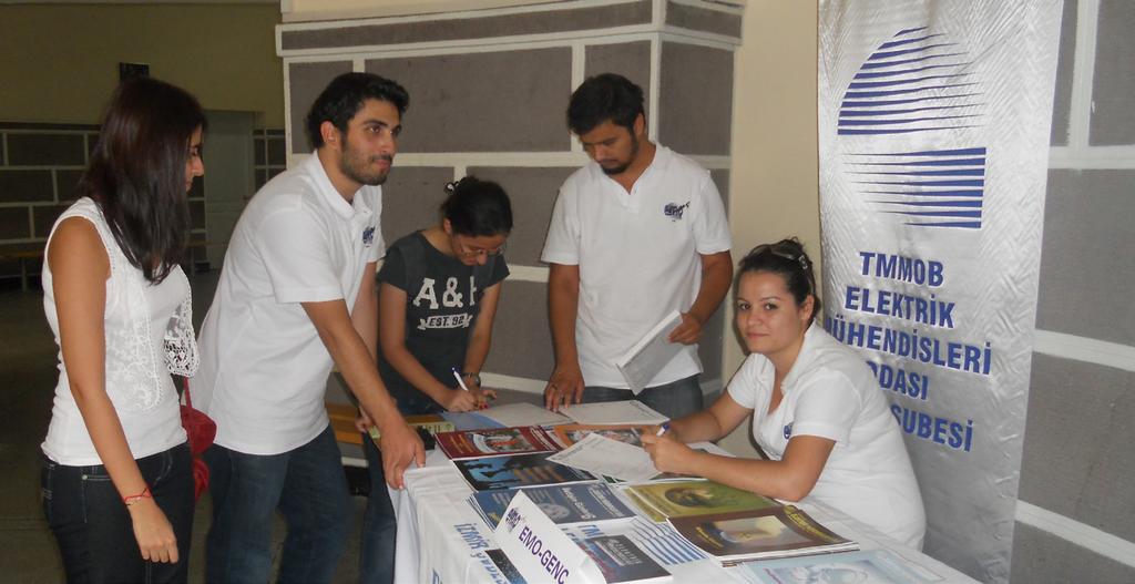 Dokuz Eylül Üniversitesi Elektrik Elektronik Mühendisliği bölümünde 20 Eylül 2011 tarihinde Örgütlenme Sekreteri Mustafa Çınarlı, EMO Genç Üyeleri Hasan Ilcalı, Rabia Gündüz ve Ceyhun Ceylan tanıtım