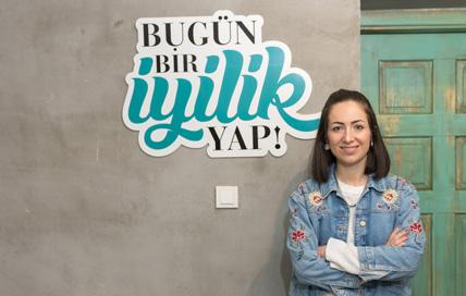 01 ÇOCUK DOSTU BELEDİYE BAŞKANI: HİLMİ TÜRKMEN İyi niyetli ve samimi davranışları, insanî değerlere verdiği önem ile öncelikle ailelerin kalbini kazanan Üsküdar Belediye Başkanı Hilmi Türkmen,