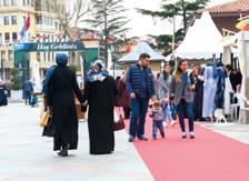 Tasarımcılara ve markalara, ürünlerinin hikayelerini anlatabilmeleri için fiziksel bir ortam sağlandı.