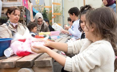 Birlikte üretiyoruz ve paylaşıyoruz söylemiyle bir araya gelen minikler, kendileri için düzenlenen çeşitli atölyelere büyük ilgi gösterdi. İyi ki Üsküdar Var!