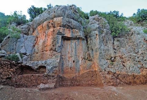 Res. 4 Akropolis güney yamacı - 2 açması Fig. 4 Acropolis south slope - Trench 2 Res. 5 Akropolis güney yamacı - 3 açması Fig.