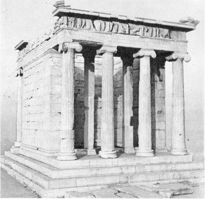 Yunan sanatının değerlendirilmesi konusunda daha büyük önem taşıyan bir soru ise mimari ile ilgili herhangi bir çalışmada düzen konusuna neden bu kadar çok yer verilmiş olduğudur.