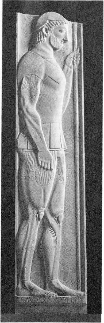 Arkaik kabartmalar rinde rastlanır. I. ö. beşinci yüzyılın ikinci yansında etkinliğini sürdüren Phidias'a karşılık Skopas çalışmalarını î. Ö. 390-350 yılları arasında sürdürmüştür.
