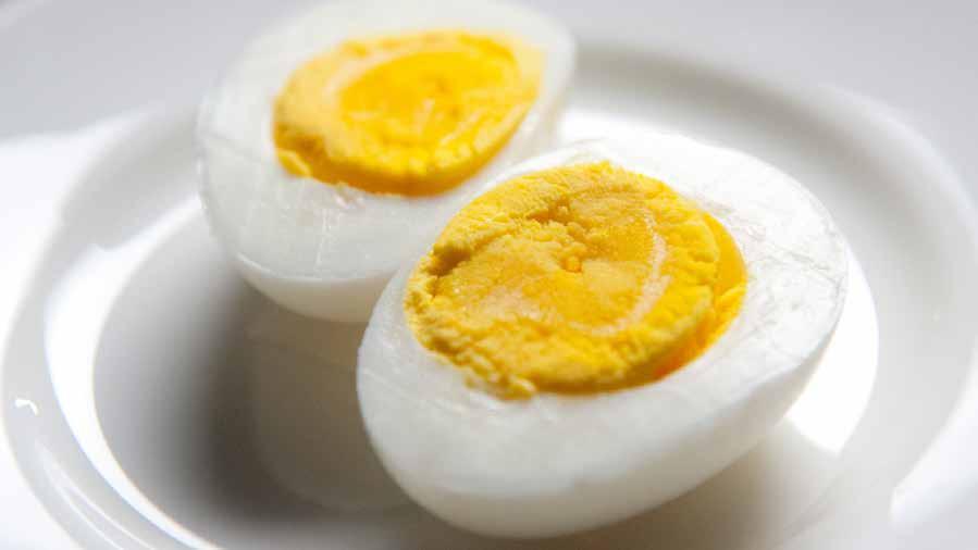 Neoform Özel Tarifler Yumurta Salatası Kereviz sapı Taze soğan Kıyılmış maydanoz hardal Yenibahar Himalaya tuz, karabiber, pulbiber Zeytinyağı Limon suyu Hazırlanışı; Yumurtaları haşlayın ve