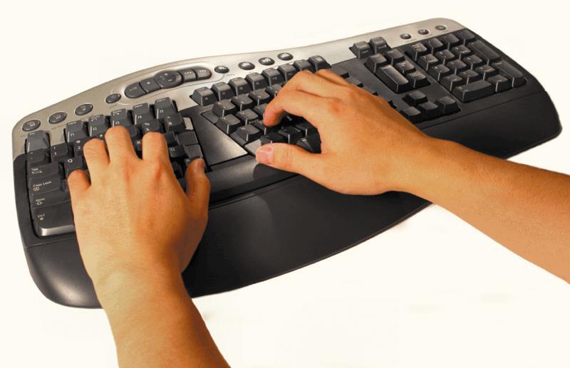 Klavye Ergonomik klavye, el ve bilek incinmesi riskini azaltmak için özel bir tasarıma sahiptir.
