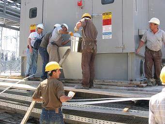 3. GROUT UYGULAMASI Temel dolgusu yapılacak makinenin / kazanın çevresinde, çalışan başka makineler varsa, taban plakasının üzerine konan bir kap dolusu suyun yüzeyindeki titreşim gözlenerek,