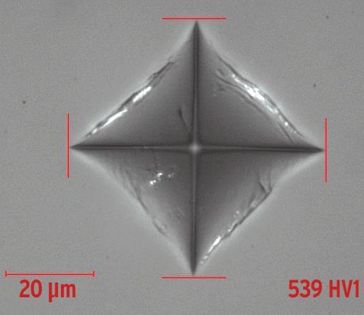 Vickers Sertlik Deneyi (VSD, HV) Numune üzerinde meydana getirilen izin görüntüsü mikroskop yardımıyla ölçme ekranına aktarılır.