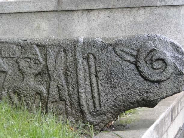 Üzerinde (+) işareti Anadoluya erken dönemlerde yerleşen Türklere aittir.
